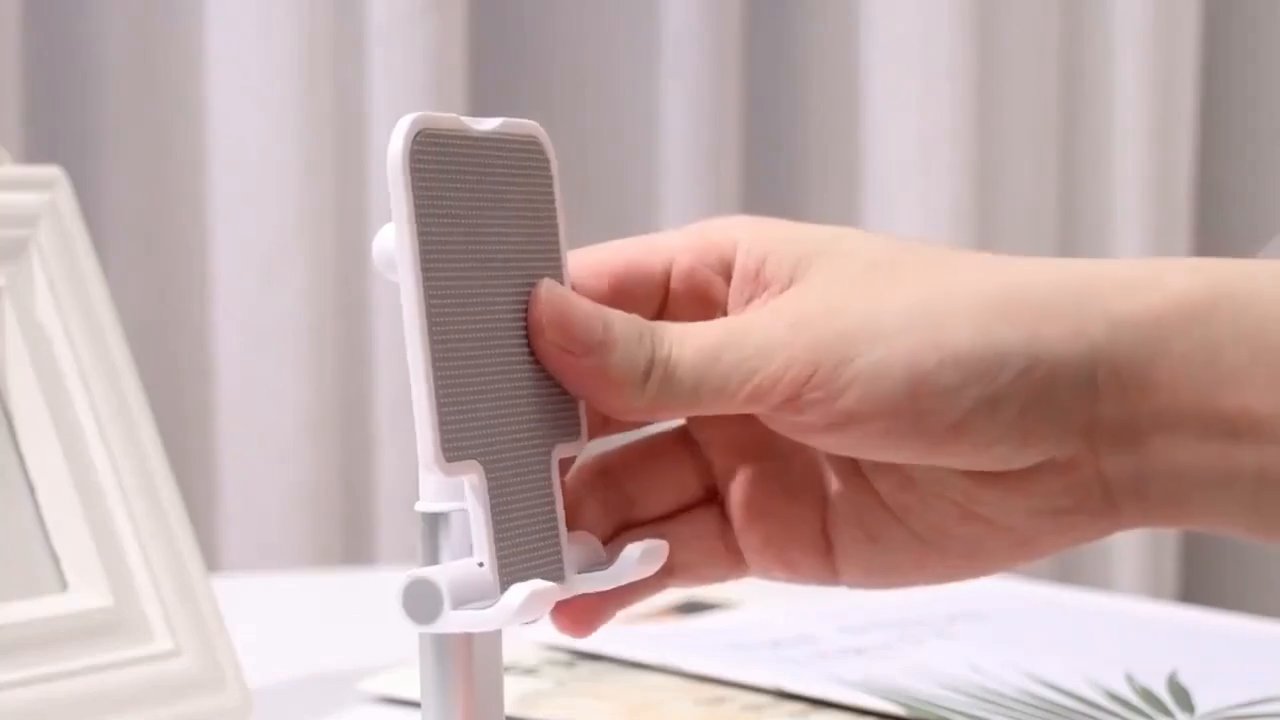 Product demo video showing the adjustable foldable phone and tablet stand in everyday use.