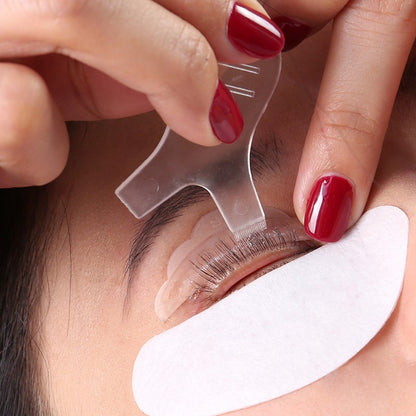 Professional Lash Lift Kit – Applying Eyelash Perming Pads During Lash Lift Process